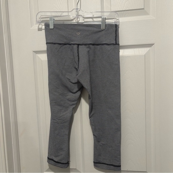 Lululemon Cropped Bundle 2 Leggings Size 4. - Picture 4 of 6